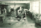 Auto mechanics class, The University of Iowa, 1920s