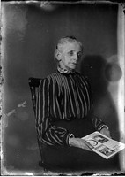 UP603 Old woman with December 1904 Cosmopolitan magazine
