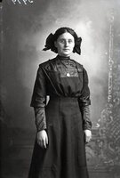Woman with glasses and hair bow