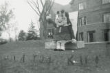 Gamma Phi Beta Homecoming lawn display, 1963