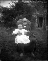UP508 Seated man with baby