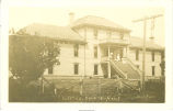 People in front of Clayton County Home, Iowa, 1910s