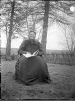 UP443 Woman with newspaper