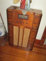 039. Antique Sentinel Radio