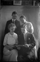 UP536 Portrait of four people with magazine