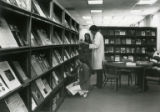 Susan Knippel and Linda Meetz in the Veterinary Medical Library, 1980