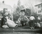 Kappa Kappa Gamma's Raggedy Ann and Andy lawn display, Homecoming, 1951