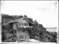 HE 100  Swiss Cottage