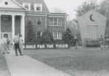 Homecoming lawn display, 1952