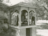 Homecoming Co-Chairmen Jerry Whittlesey and Dave Lebuhn beside the Victory Bell, 1954