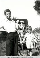 Kids pulling Lusch in buggy