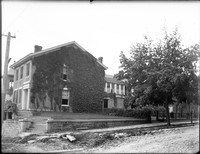 HE 109  Brick house with ivy