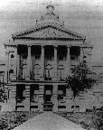 Iowa Capitol lacked entrance steps