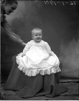 UP585 Ellen Hanson and baby, 12-1-1901