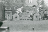 Pi Beta Phi Homecoming lawn display, 1952